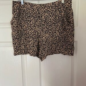 Nine West Animal Print Shorts Size Large